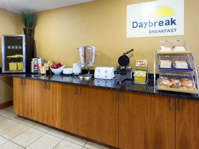 Days Inn & Suites By Wyndham Northwest Indianapolis Exteriör bild