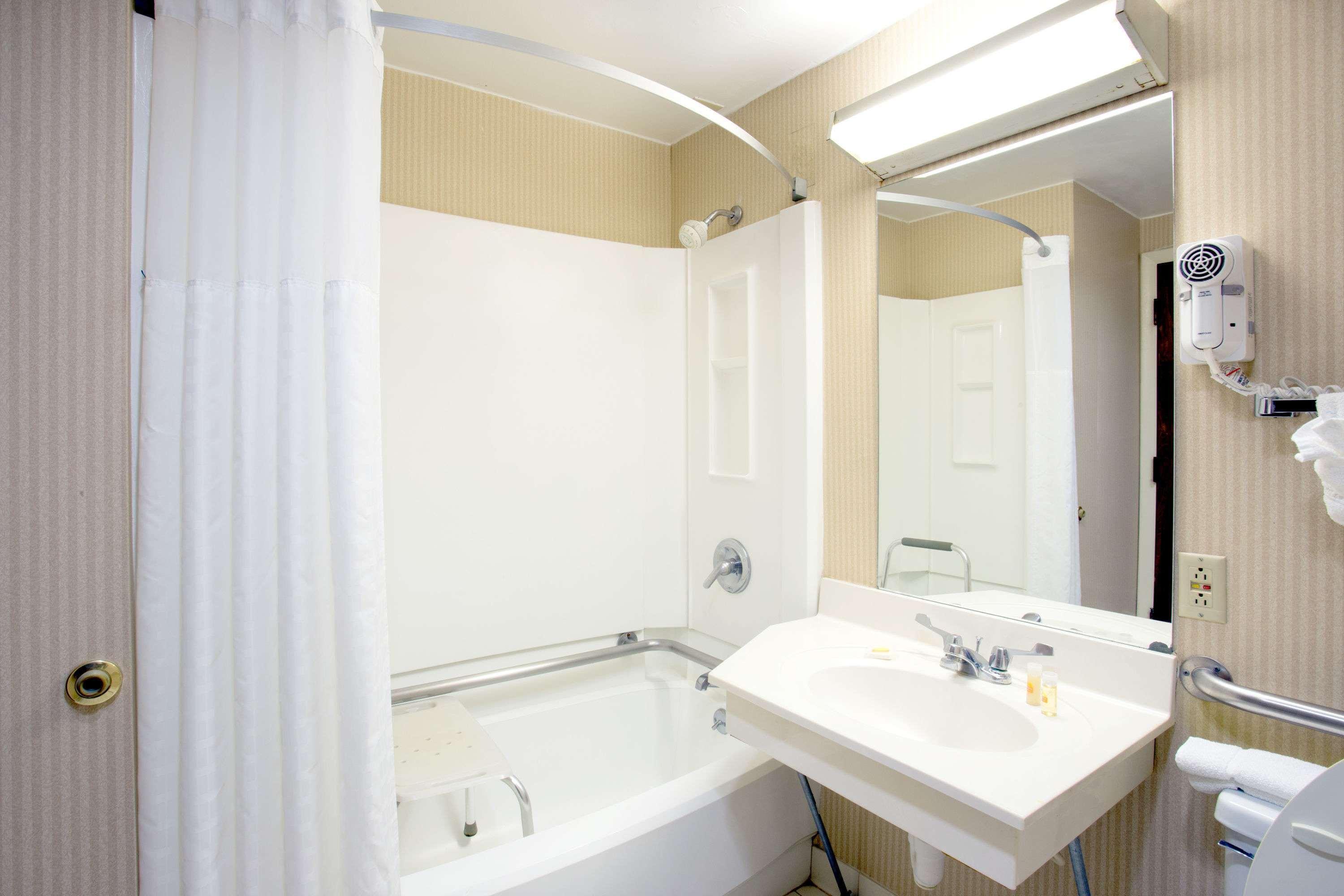 Days Inn & Suites By Wyndham Northwest Indianapolis Exteriör bild
