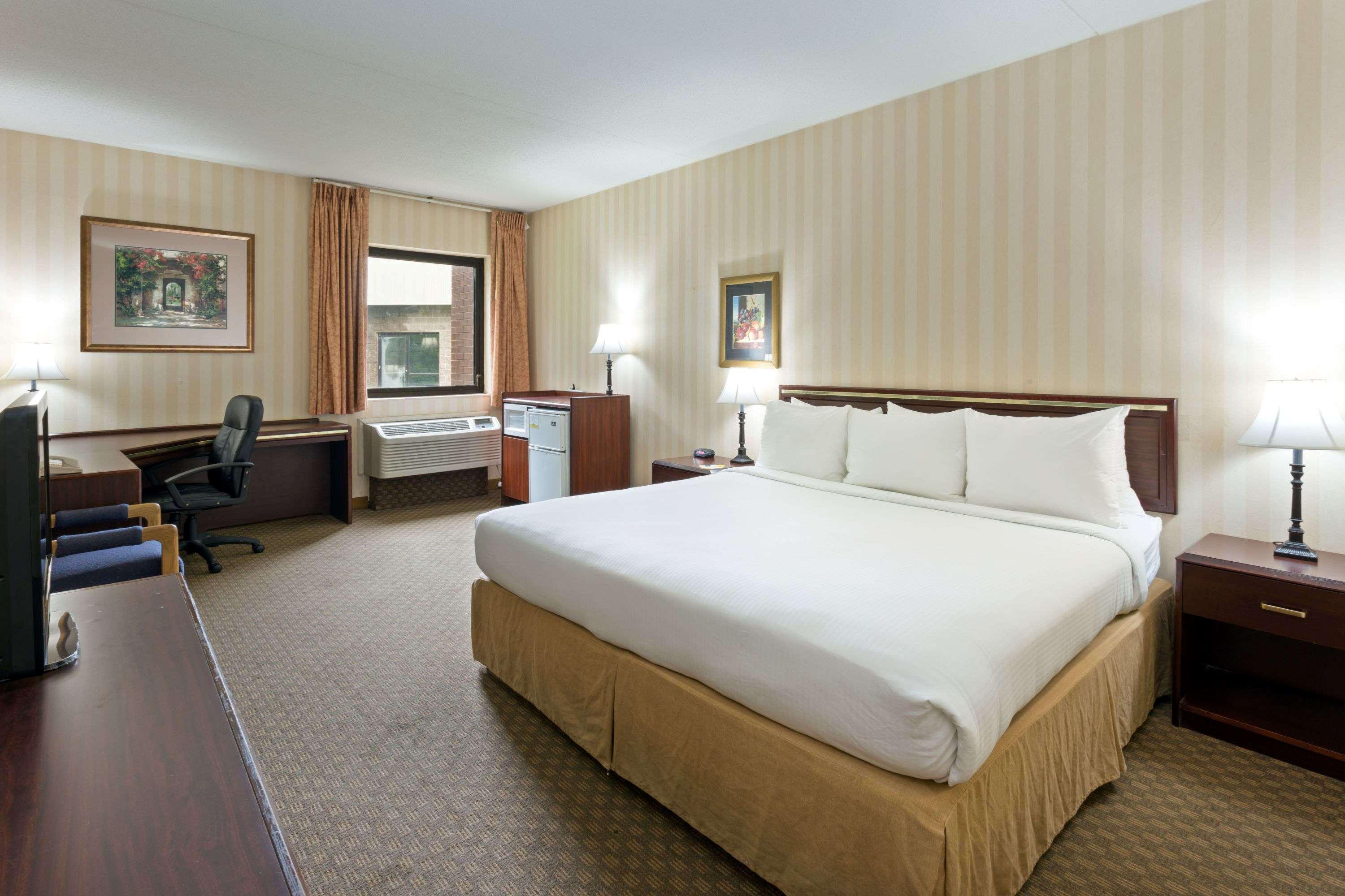 Days Inn & Suites By Wyndham Northwest Indianapolis Exteriör bild