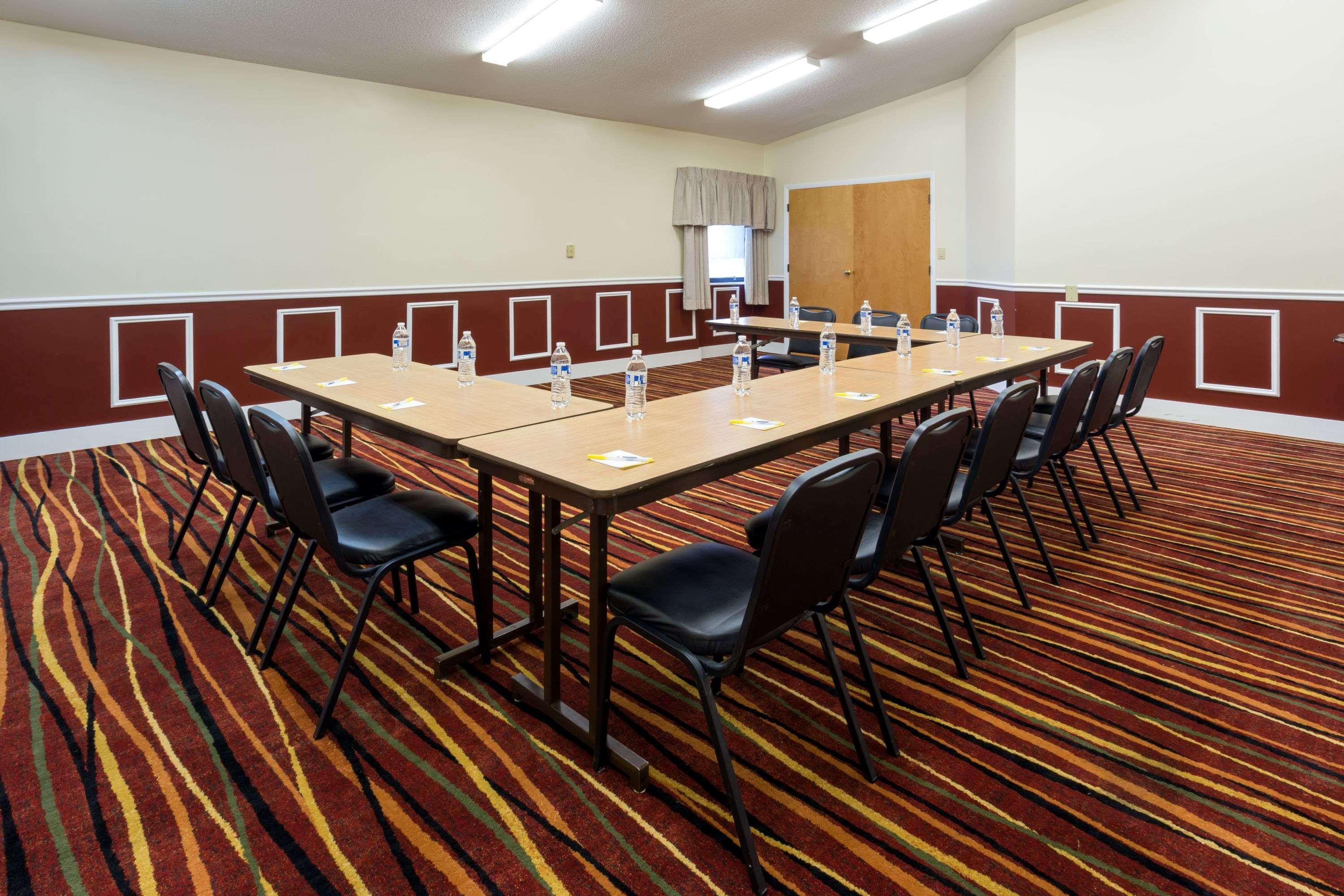 Days Inn & Suites By Wyndham Northwest Indianapolis Exteriör bild