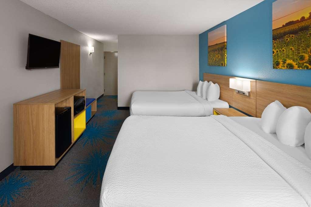 Days Inn & Suites By Wyndham Northwest Indianapolis Rum bild