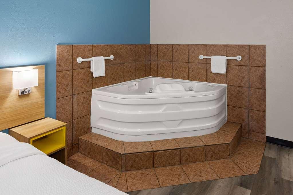 Days Inn & Suites By Wyndham Northwest Indianapolis Rum bild