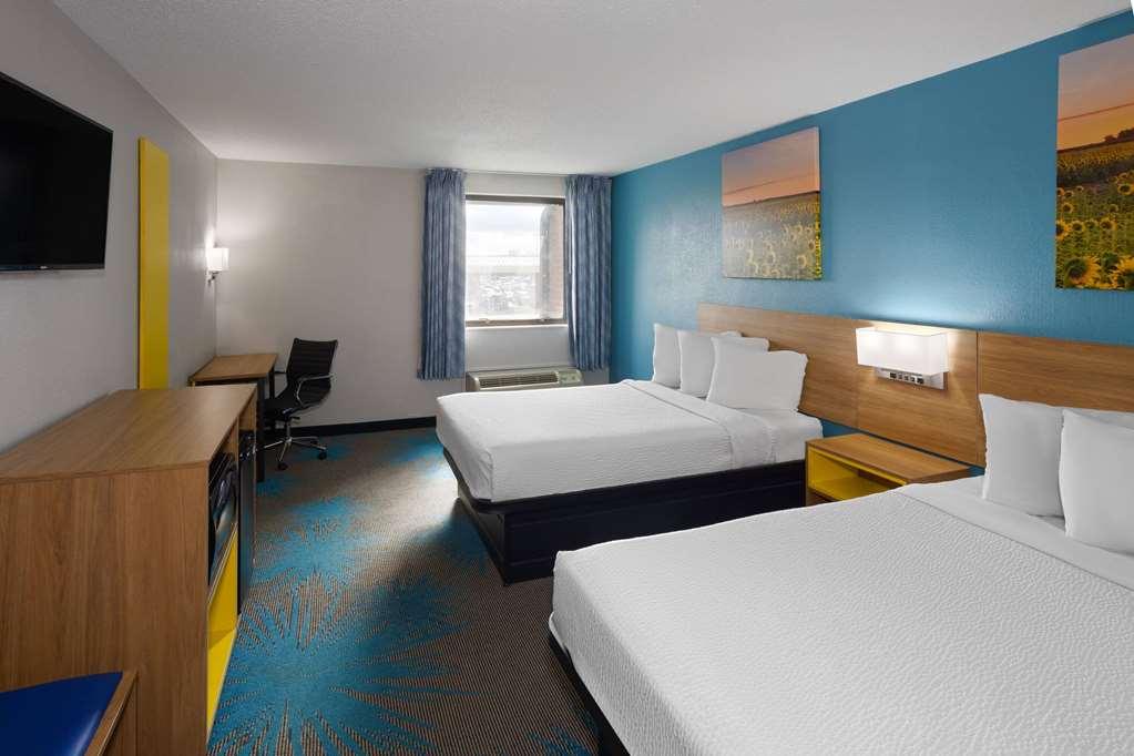 Days Inn & Suites By Wyndham Northwest Indianapolis Rum bild