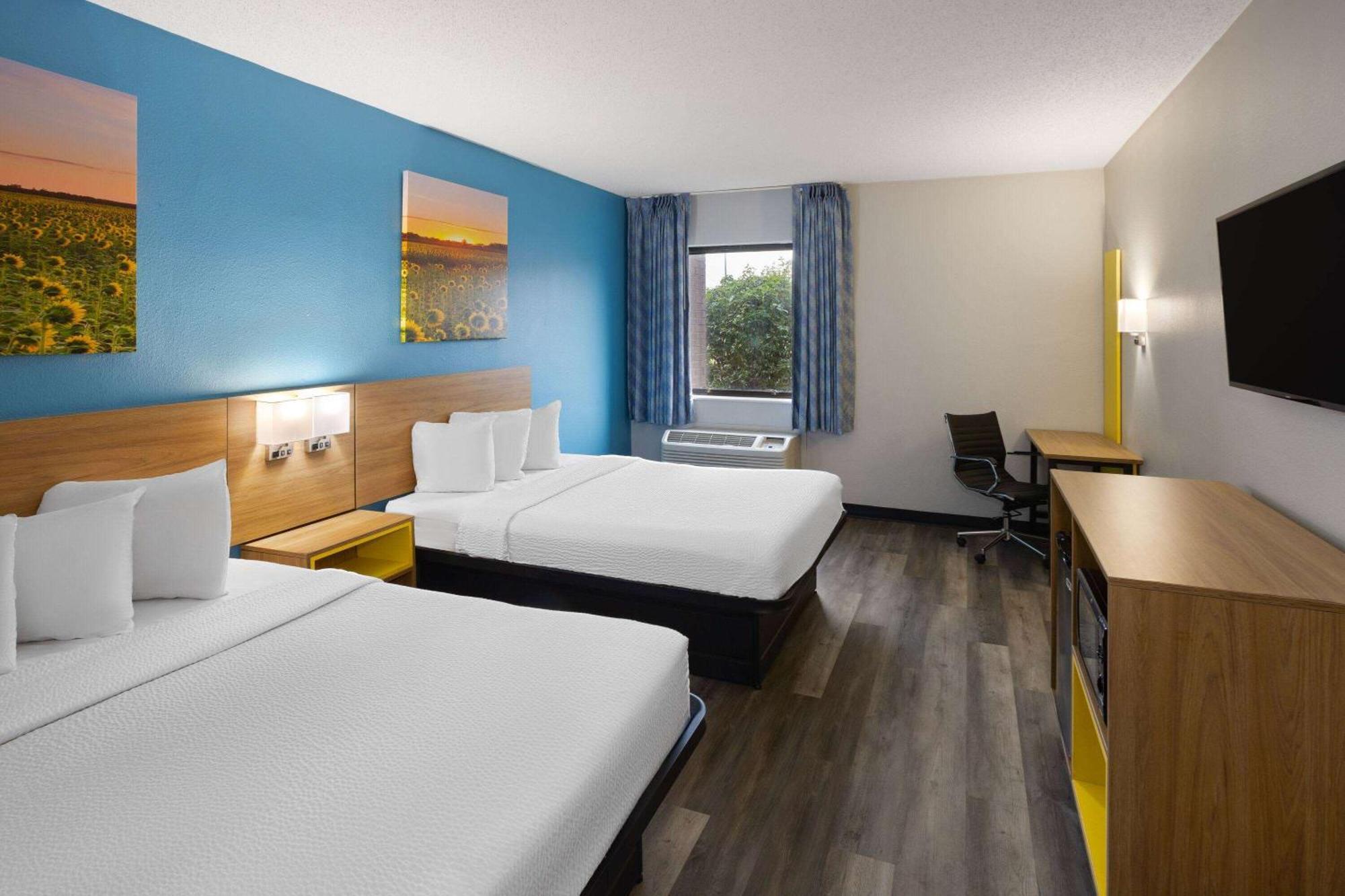 Days Inn & Suites By Wyndham Northwest Indianapolis Exteriör bild