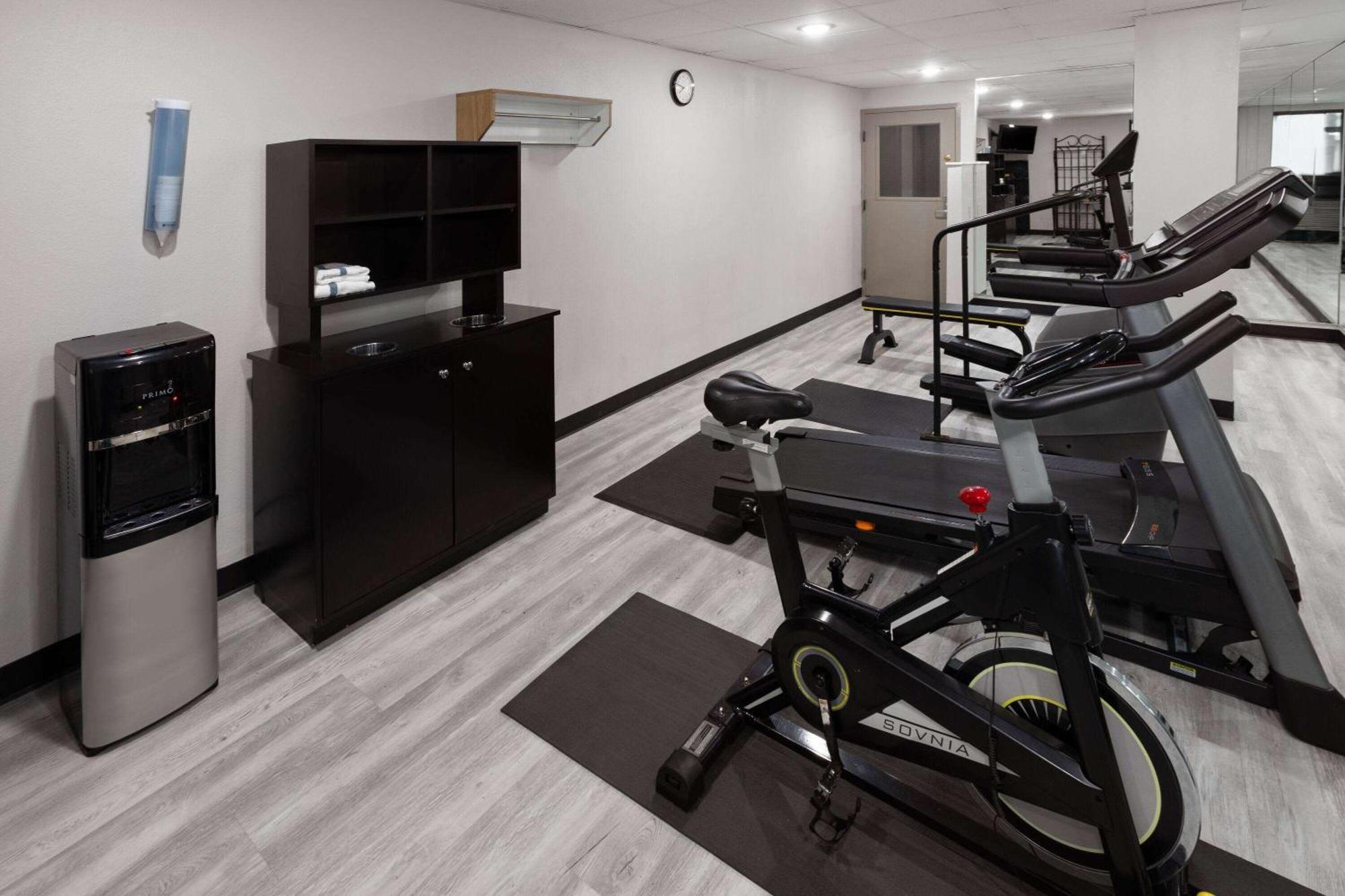 Days Inn & Suites By Wyndham Northwest Indianapolis Exteriör bild