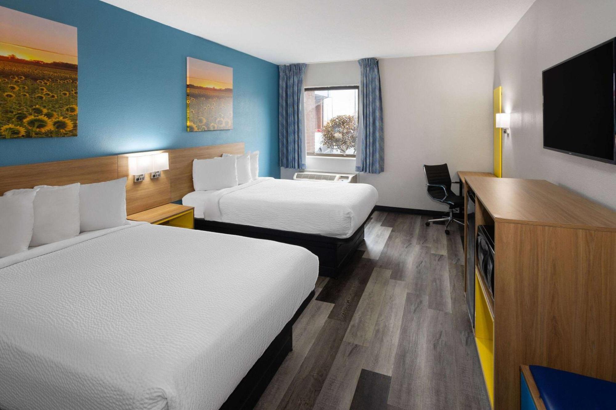 Days Inn & Suites By Wyndham Northwest Indianapolis Exteriör bild