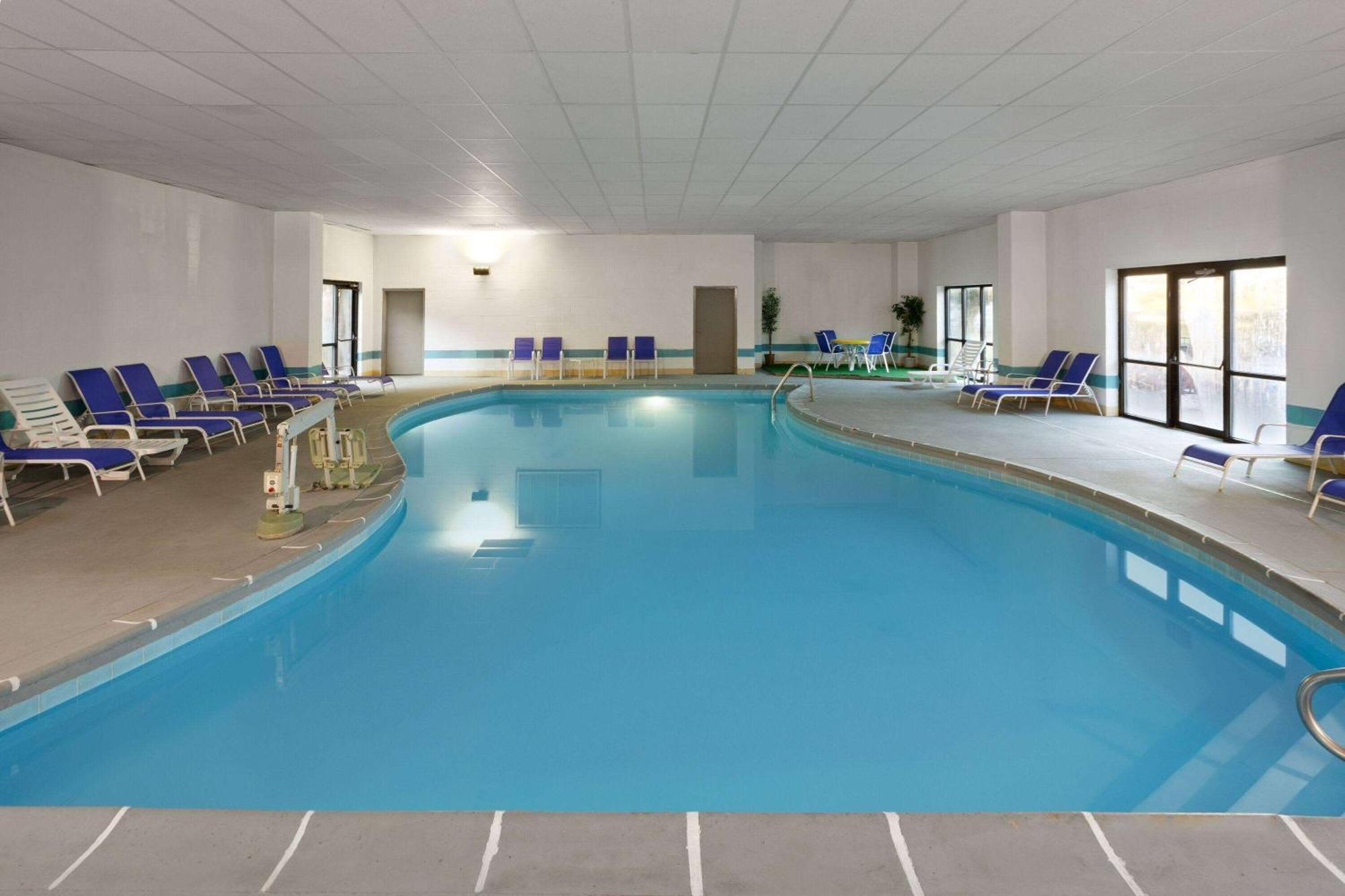 Days Inn & Suites By Wyndham Northwest Indianapolis Exteriör bild