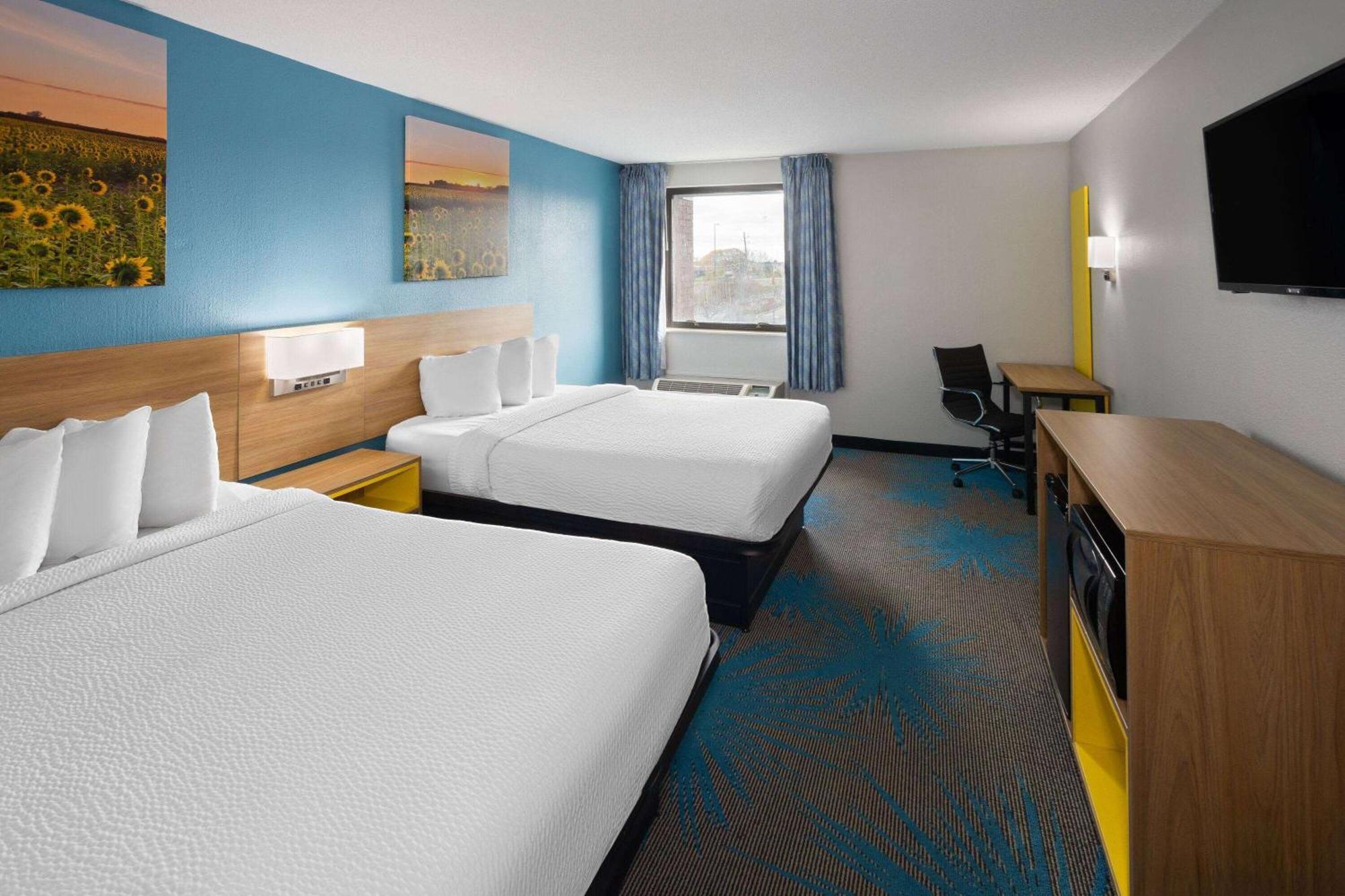Days Inn & Suites By Wyndham Northwest Indianapolis Exteriör bild